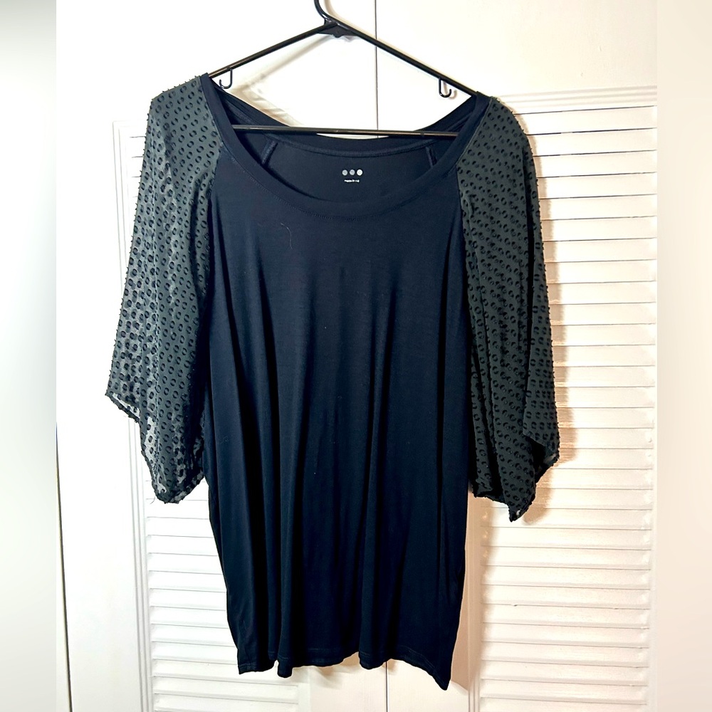 Three Dots jersey top with sheer polka dot sleeves, size large